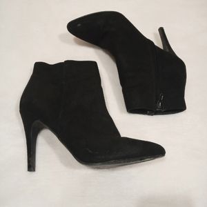 Steve Madden | Black Suede Heeled Ankle Books